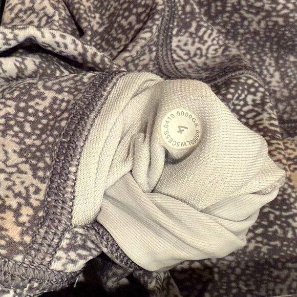 Like New! Lululemon Wunder Under High Rise Leggings Size 4 ‎ Luxtreme - Picture 4 of 6